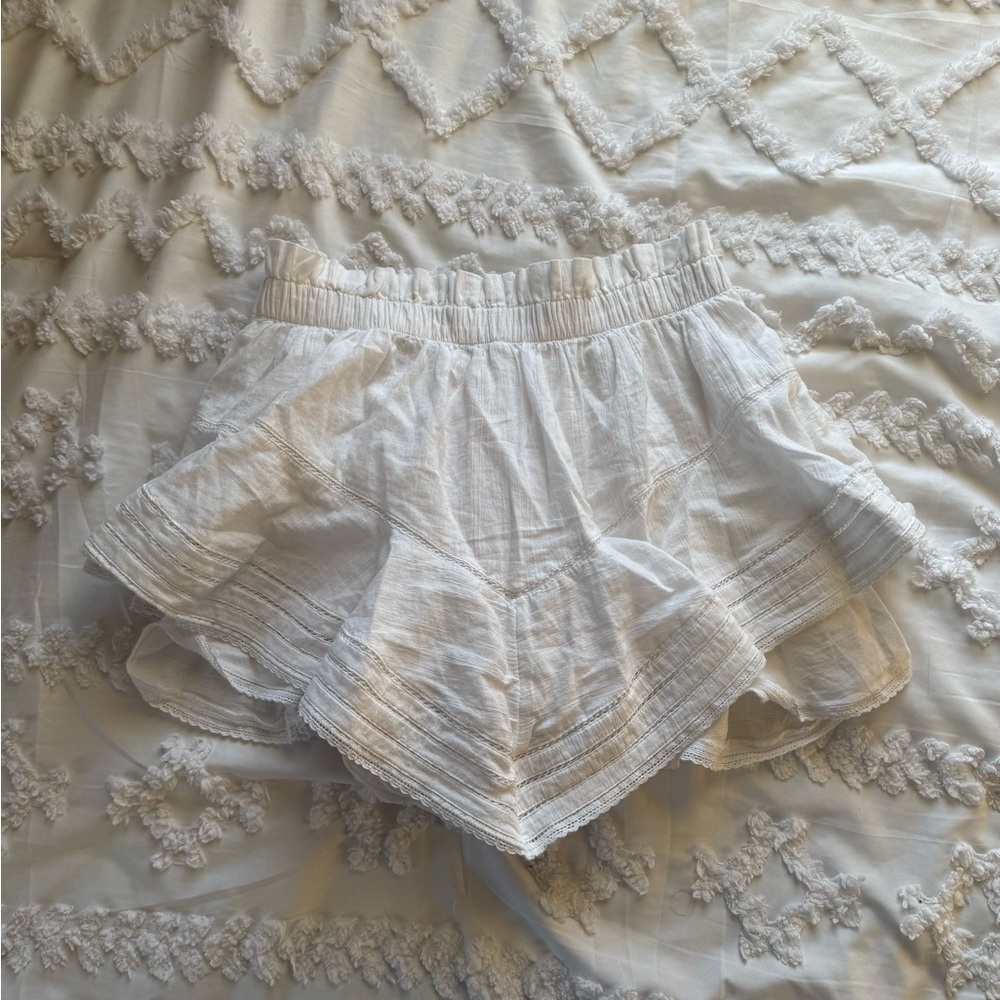 Aerie White Ruffled Skor